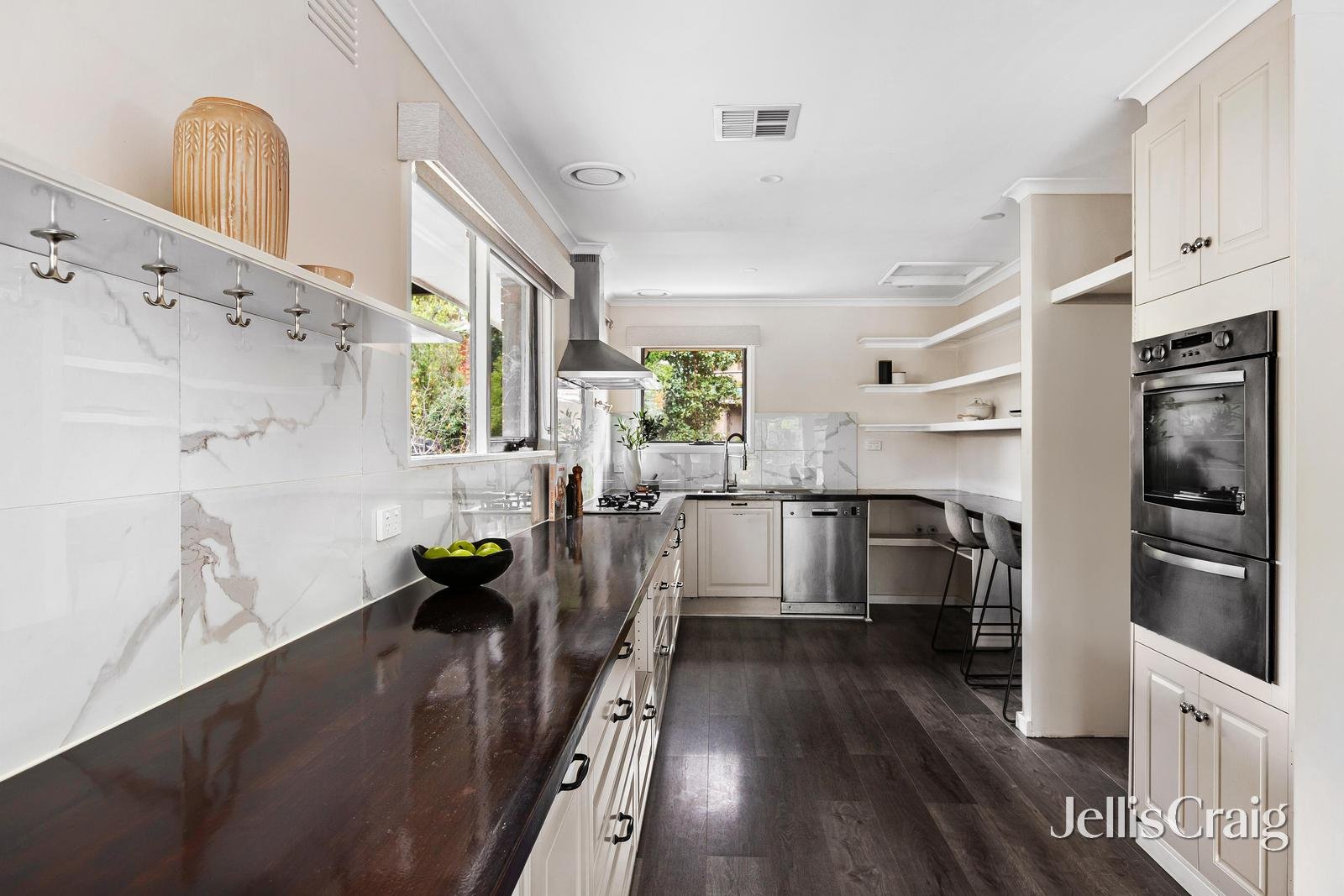 2 Akima Close, Greensborough image 6