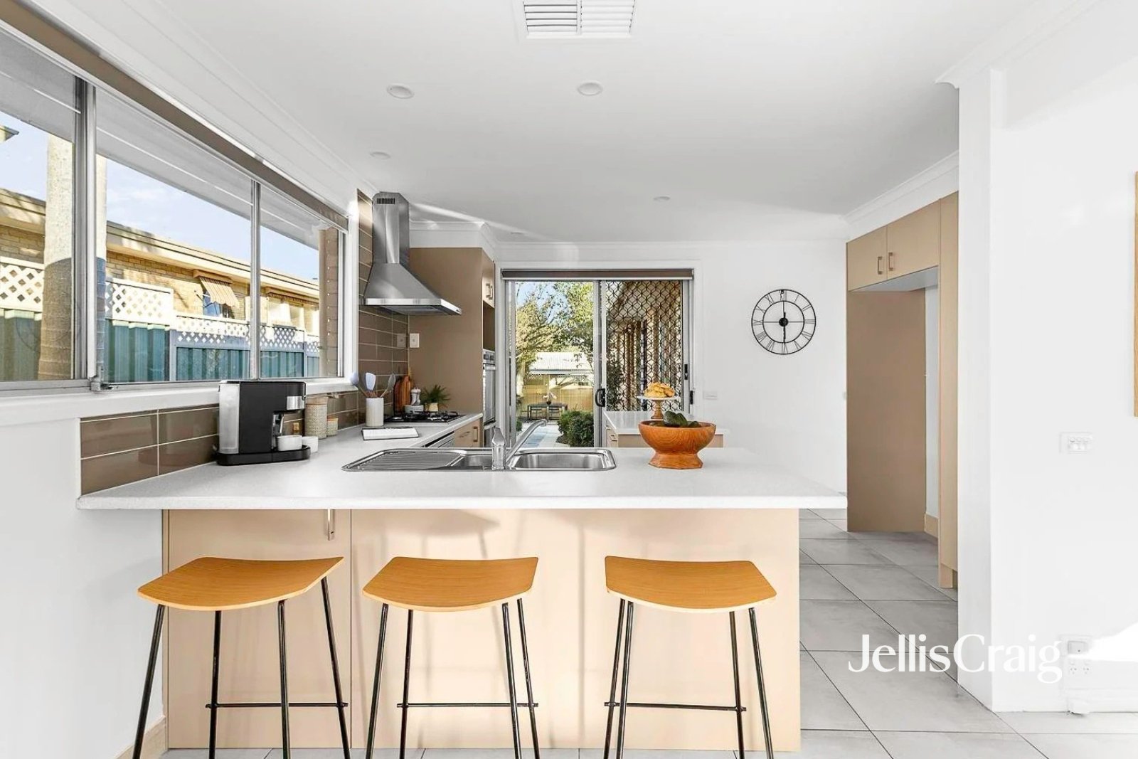 2 Aminya Crescent, Yallambie image 4