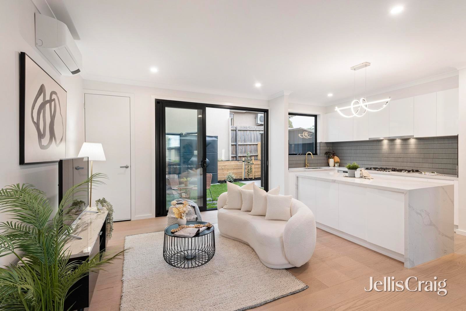 2 Aranga Crescent, Donvale image 2