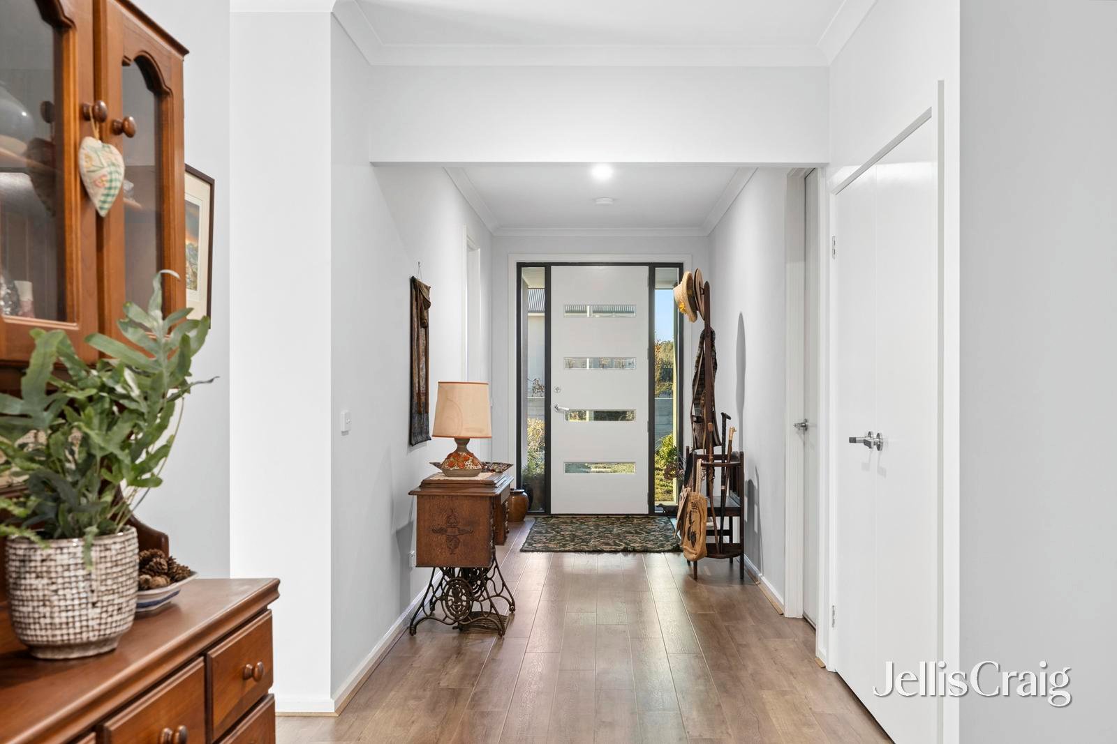 2 Armstrong Court, Kyneton image 2