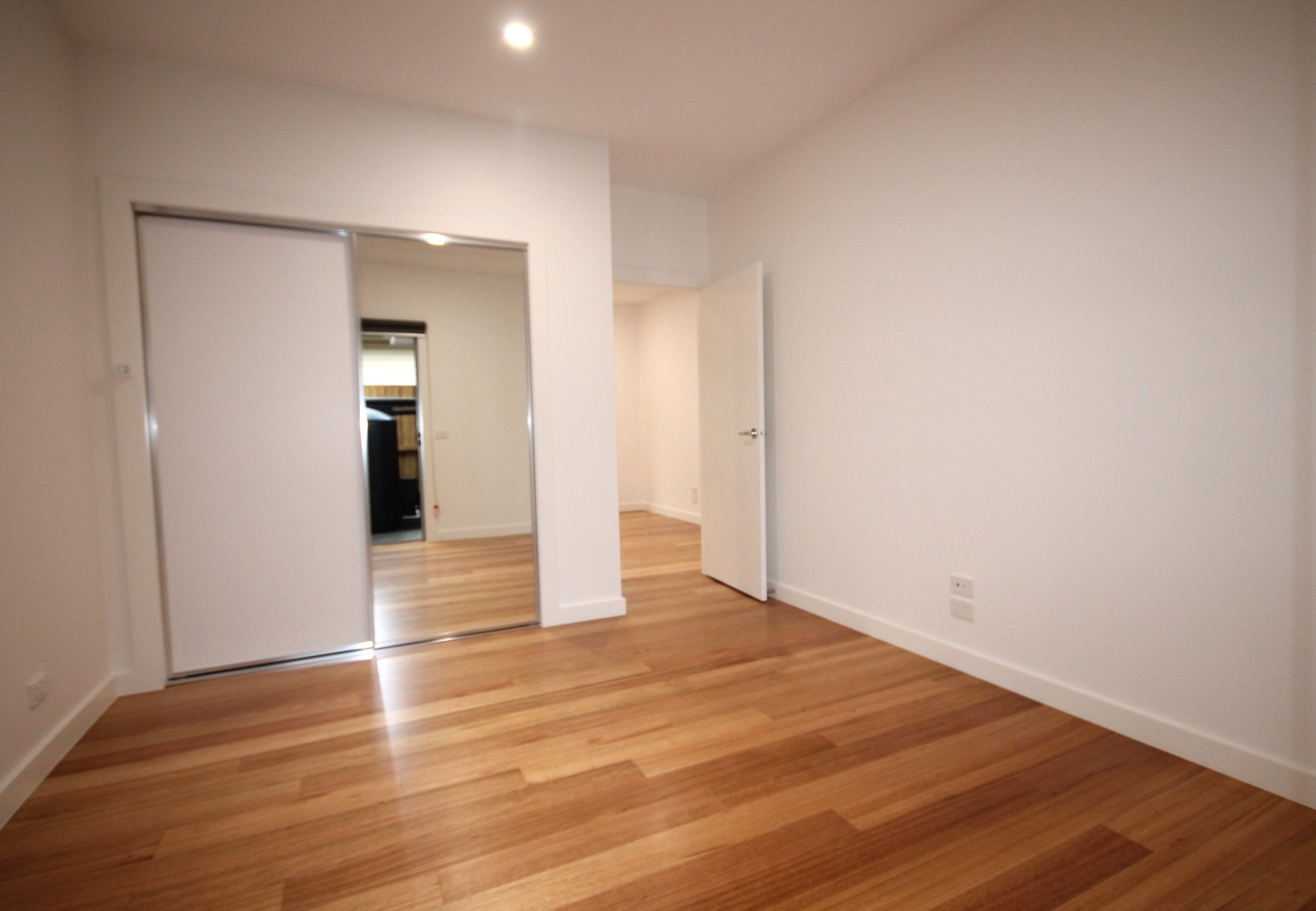 Property Gallery Thumbnail 6