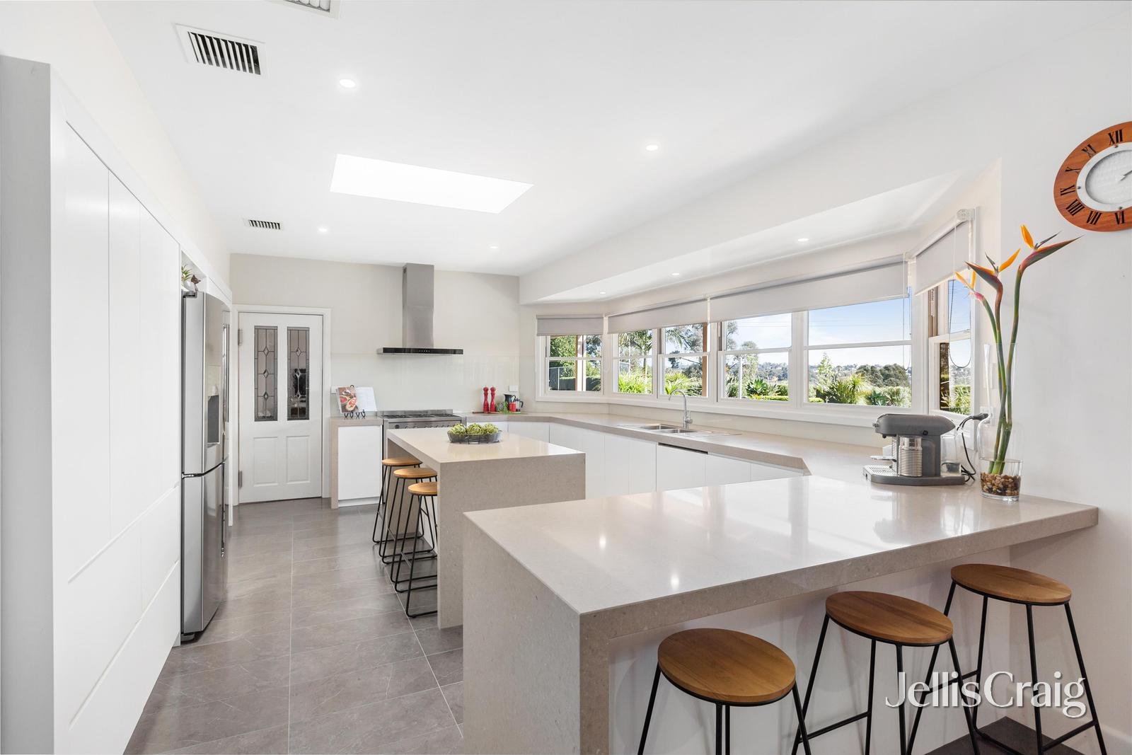 2 Arnold Drive, Donvale image 5