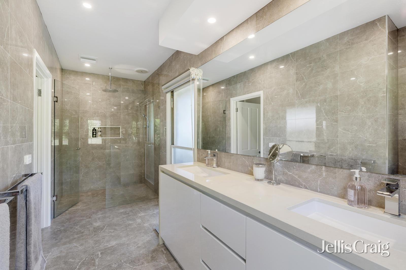 2 Arnold Drive, Donvale image 10