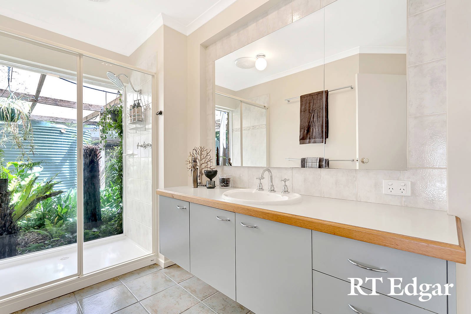 Property Gallery Thumbnail 12