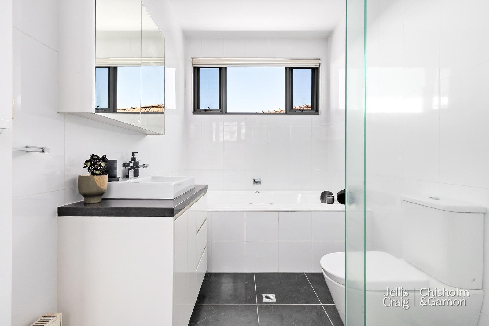 2 Austin Avenue, Elwood image 10