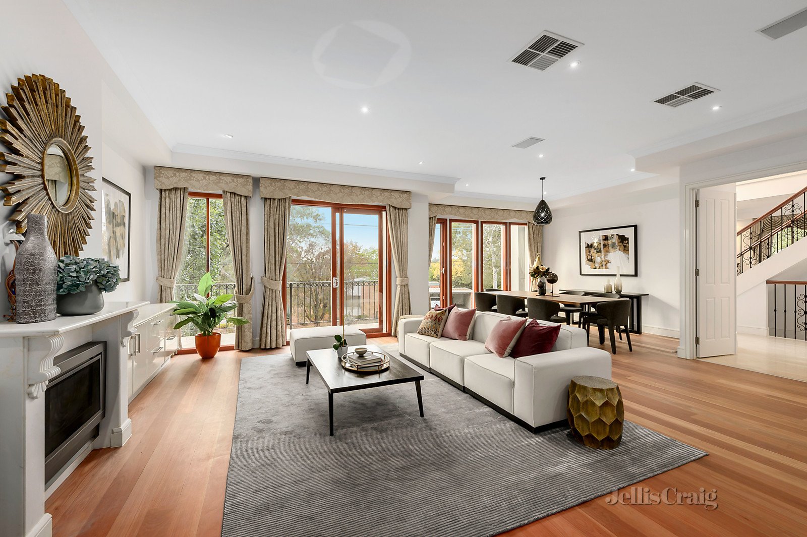 2 Avondale Grove, Mount Waverley image 2