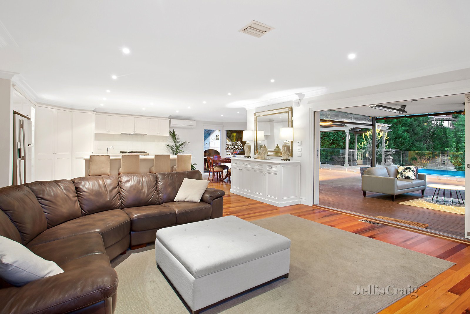 2 Aylesbury Way, Warrandyte image 4