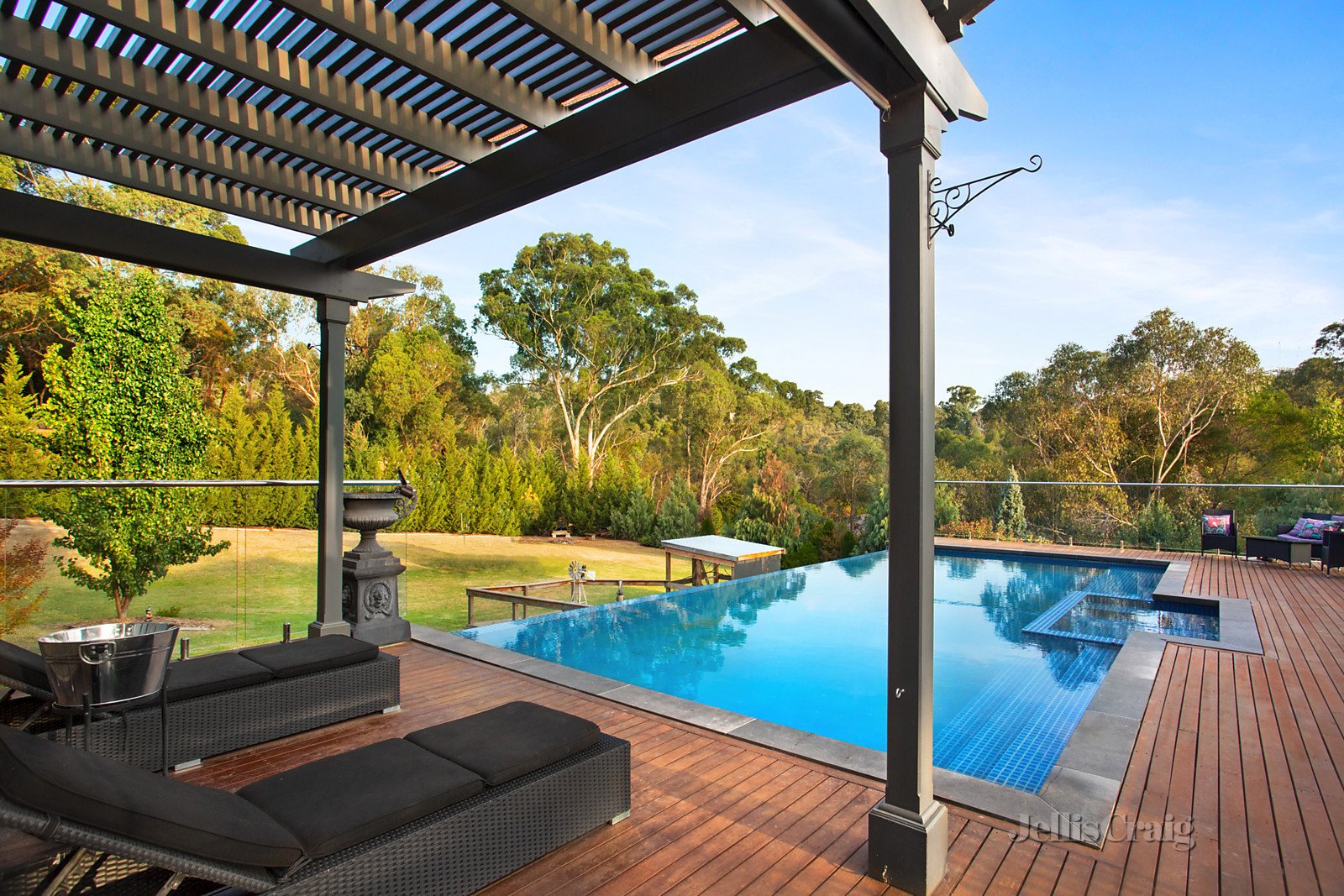 2 Aylesbury Way, Warrandyte image 11