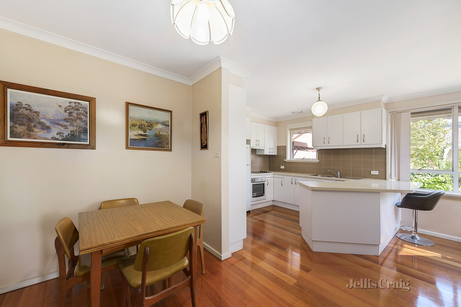 2 Bambra Court, Mount Waverley image 3