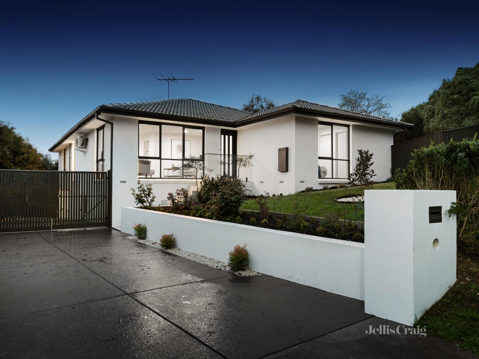 2 Bantry Grove, Templestowe image 1