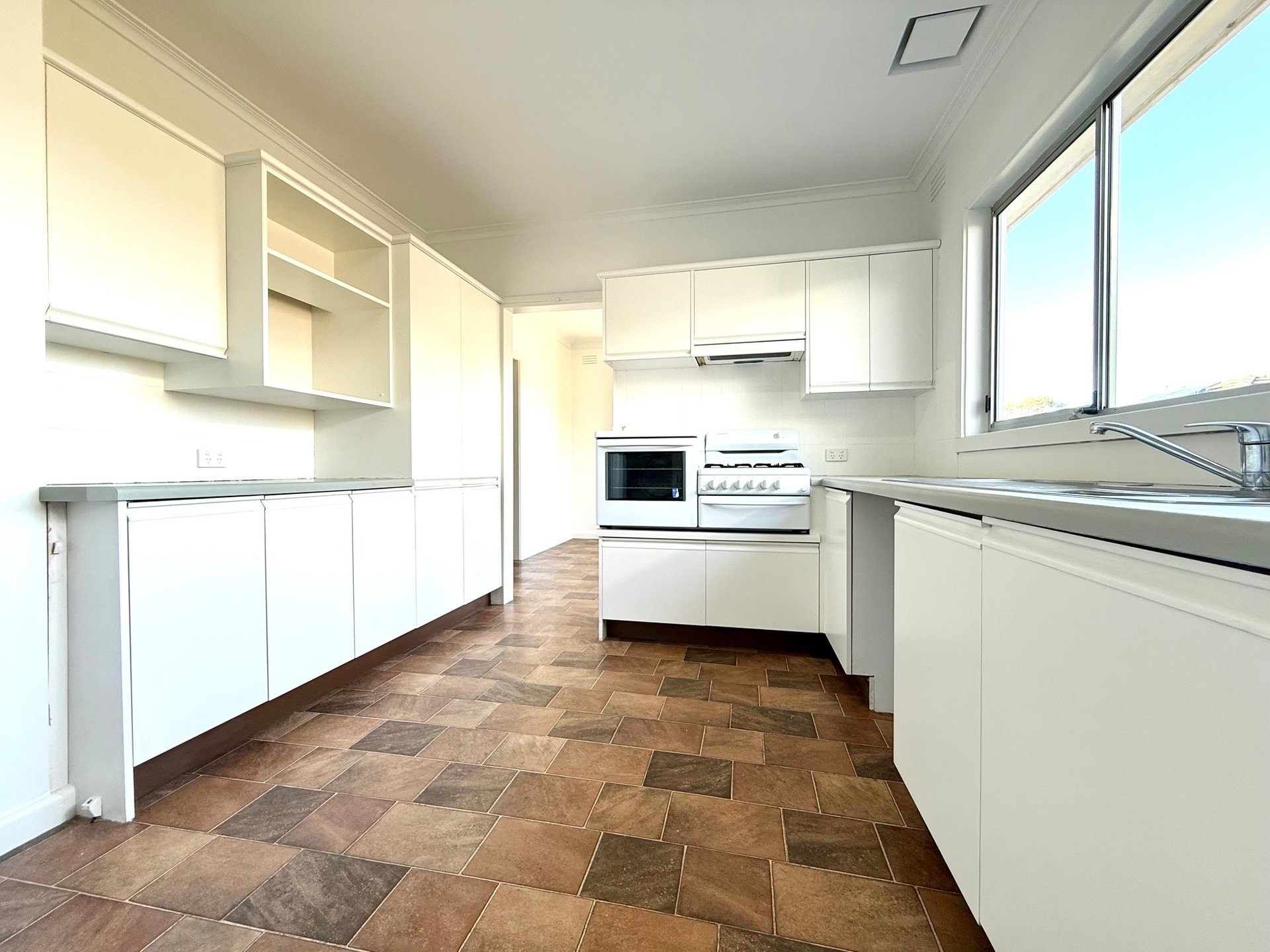 2 Baratta Street, Doncaster East image 5