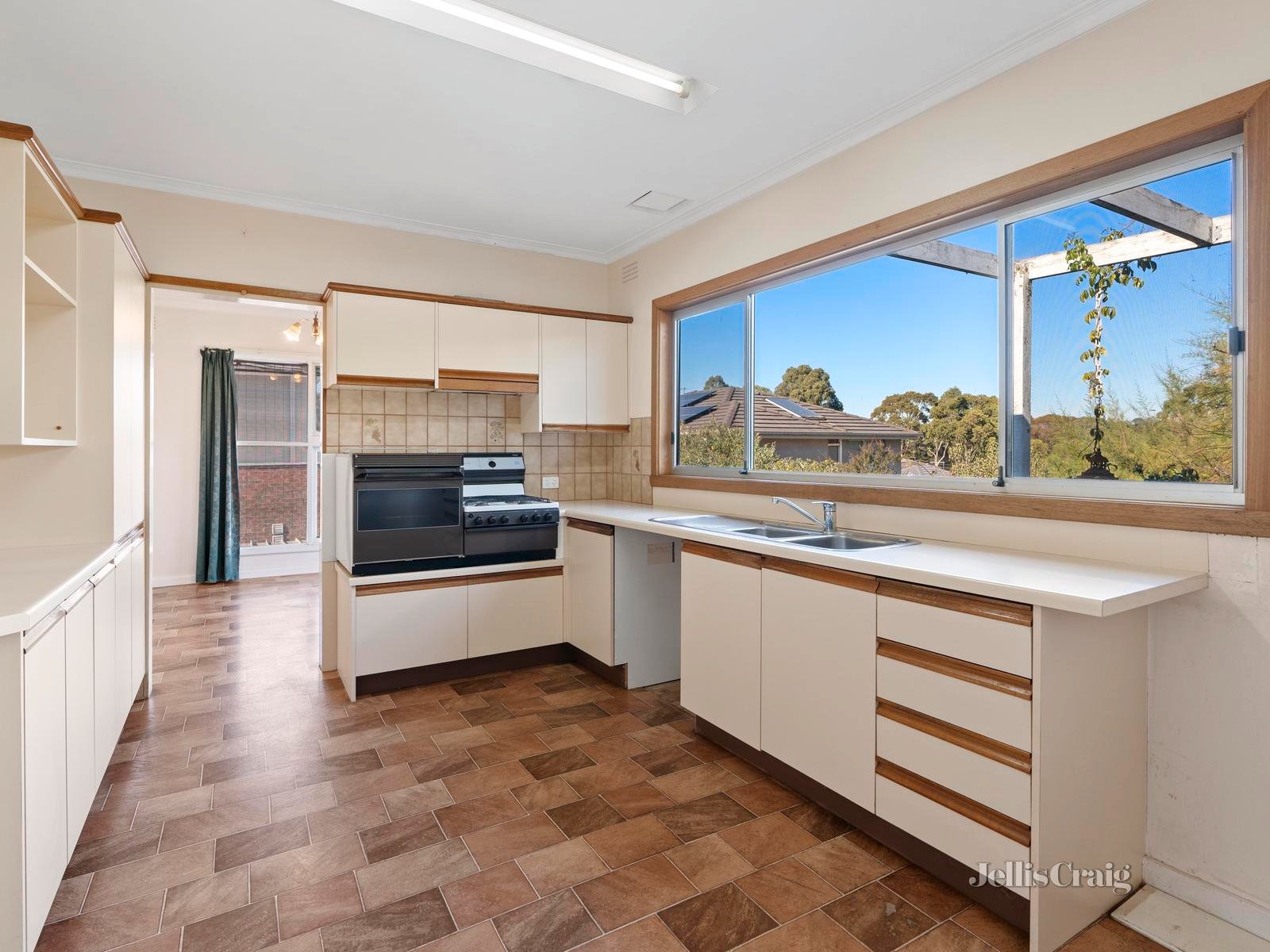 2 Baratta Street, Doncaster East image 5