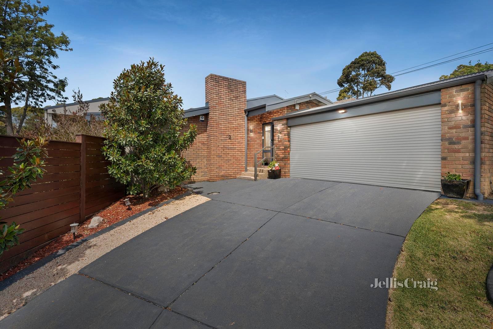 2 Barbara Court, Mooroolbark image 1