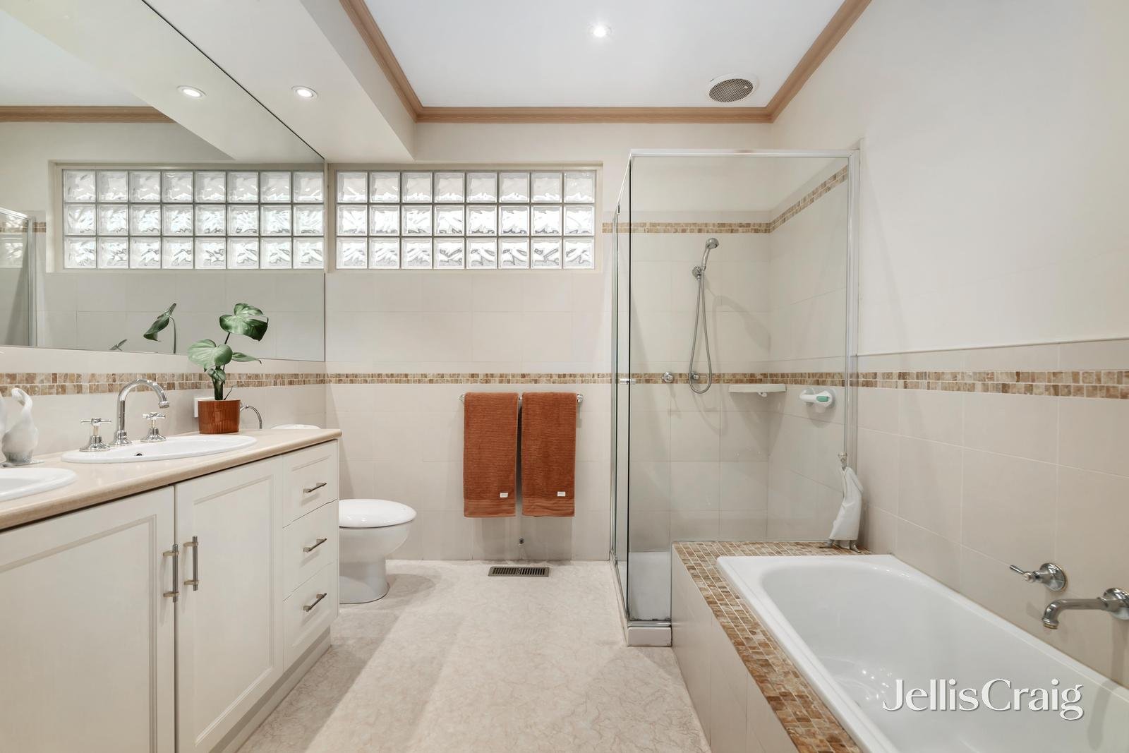 2 Barrina Street, Blackburn South image 9