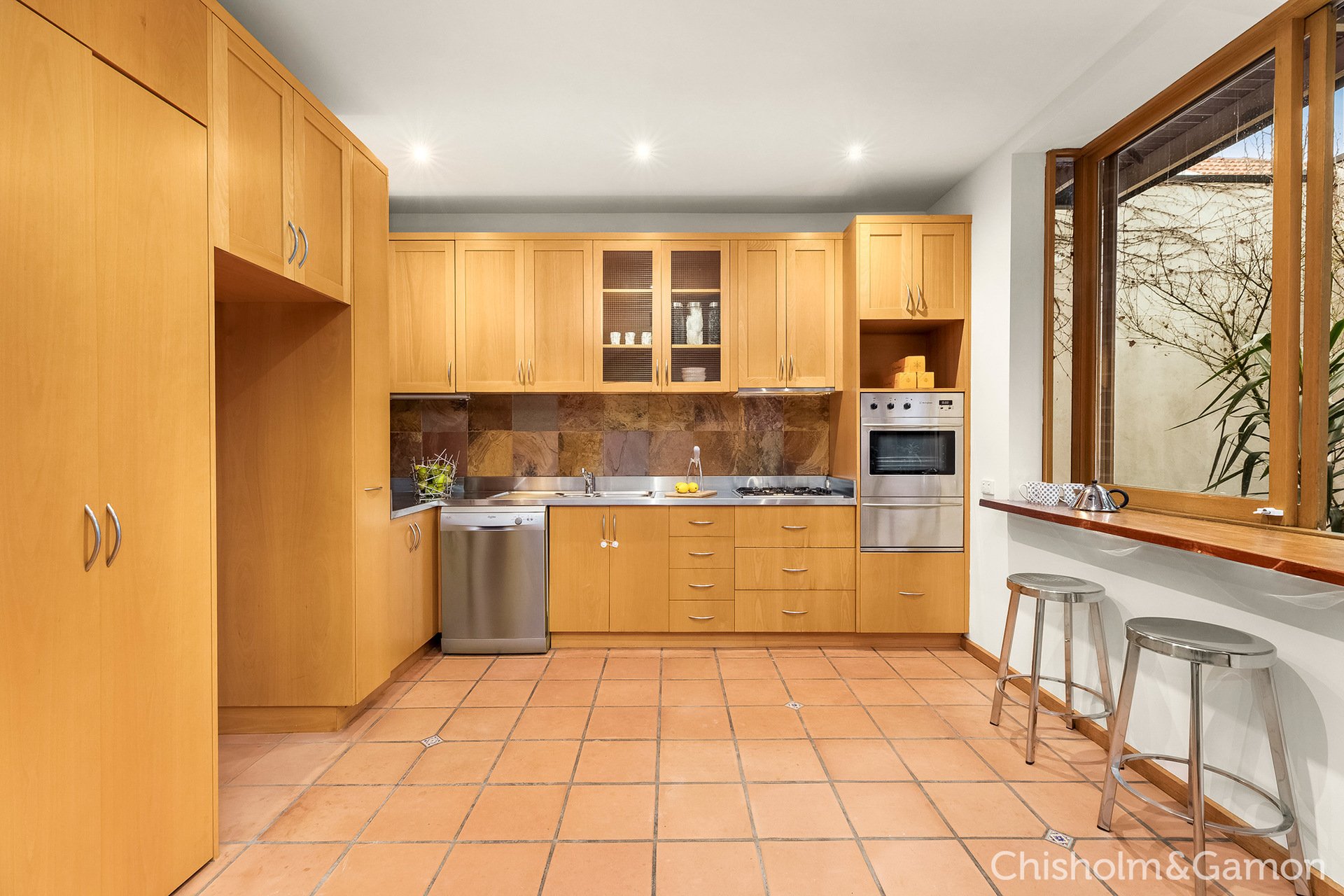 2 Beach Avenue, Elwood image 5