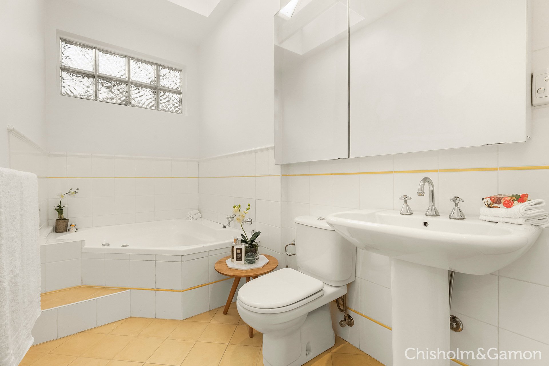 2 Beach Avenue, Elwood image 7
