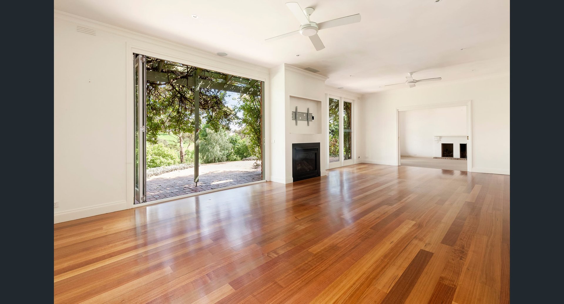 Property Gallery Thumbnail 3