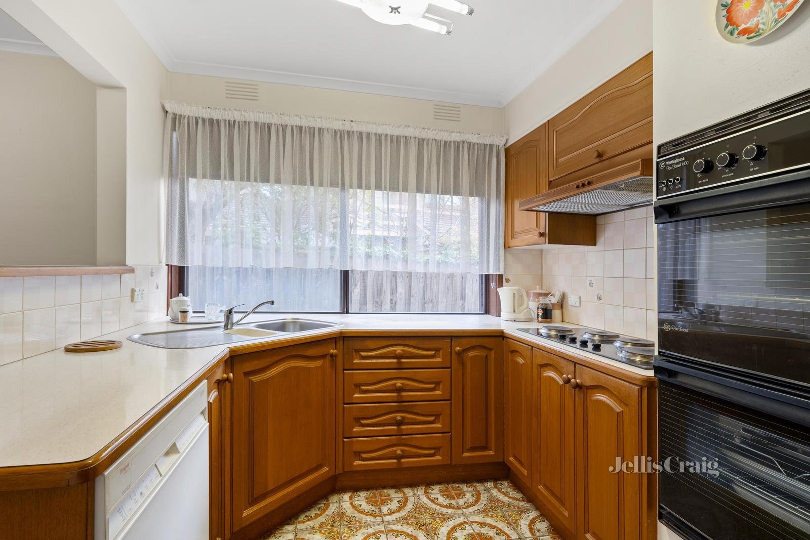 2 Belvedere Avenue, Wheelers Hill image 5