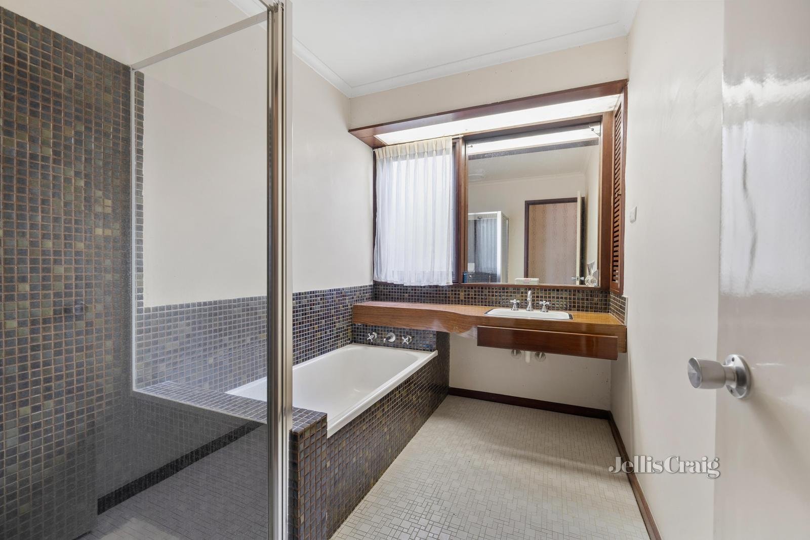 2 Belvedere Avenue, Wheelers Hill image 9