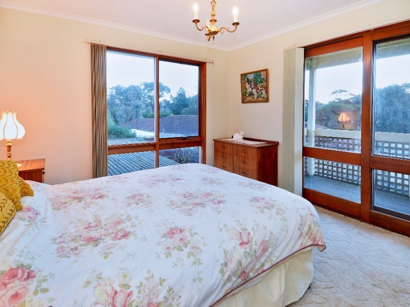 2 Birdie Court, North Geelong image 8