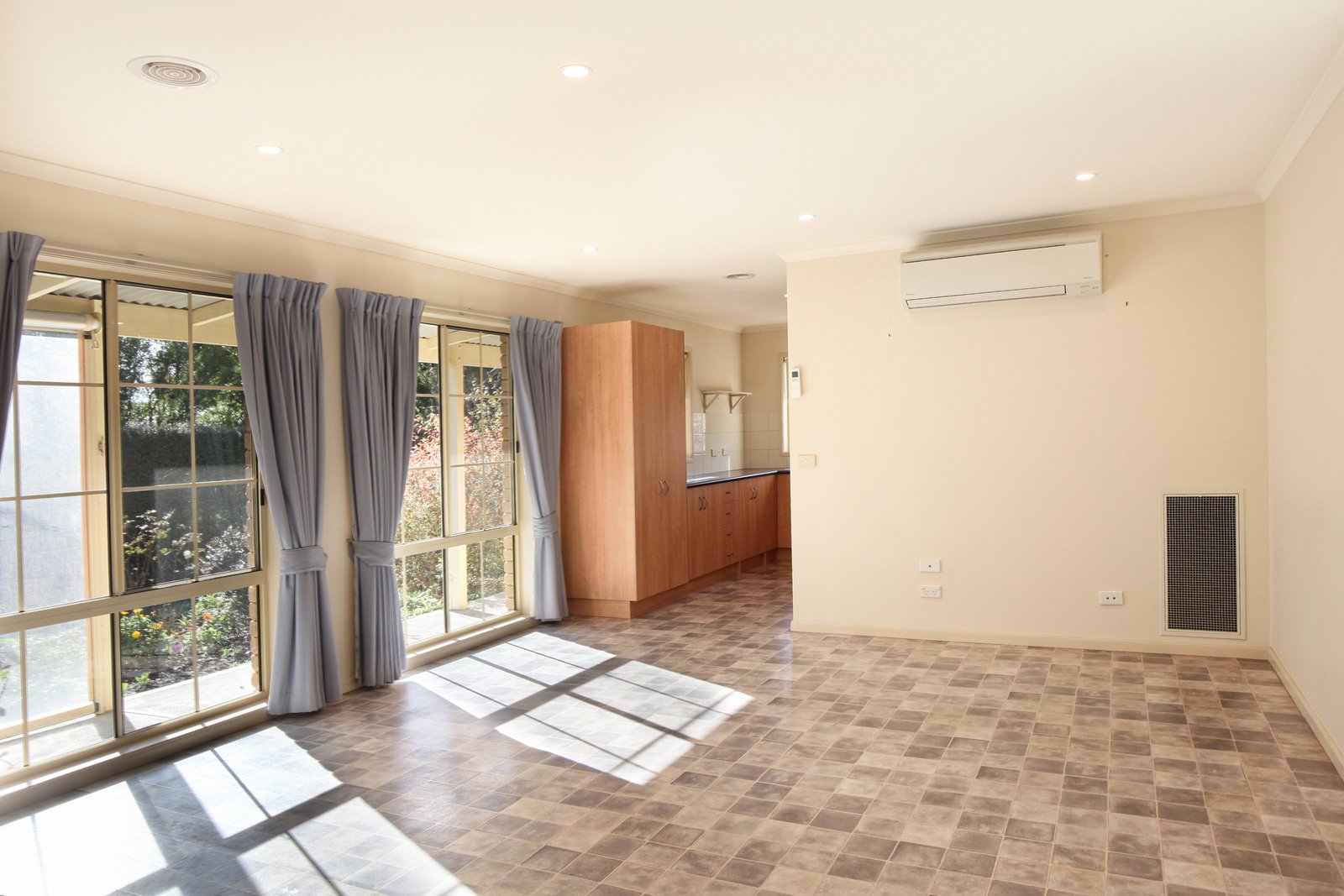 Property Gallery Thumbnail 4