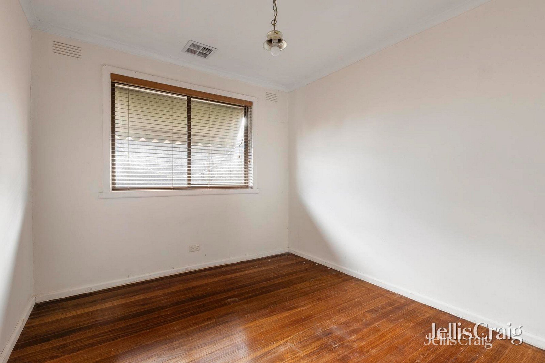 2 Botha Avenue, Reservoir image 7