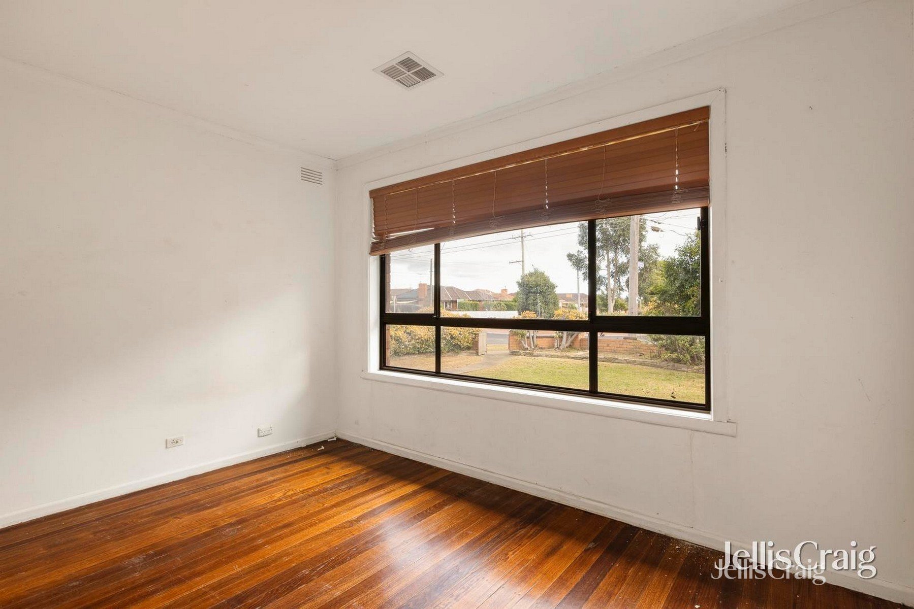 2 Botha Avenue, Reservoir image 6
