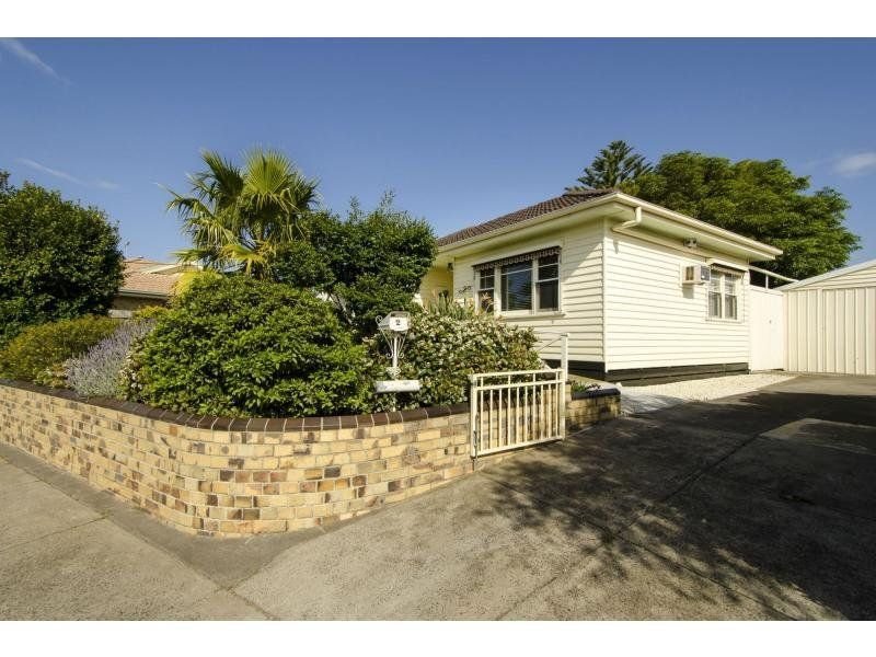 2 Bracken Grove, Altona image 3