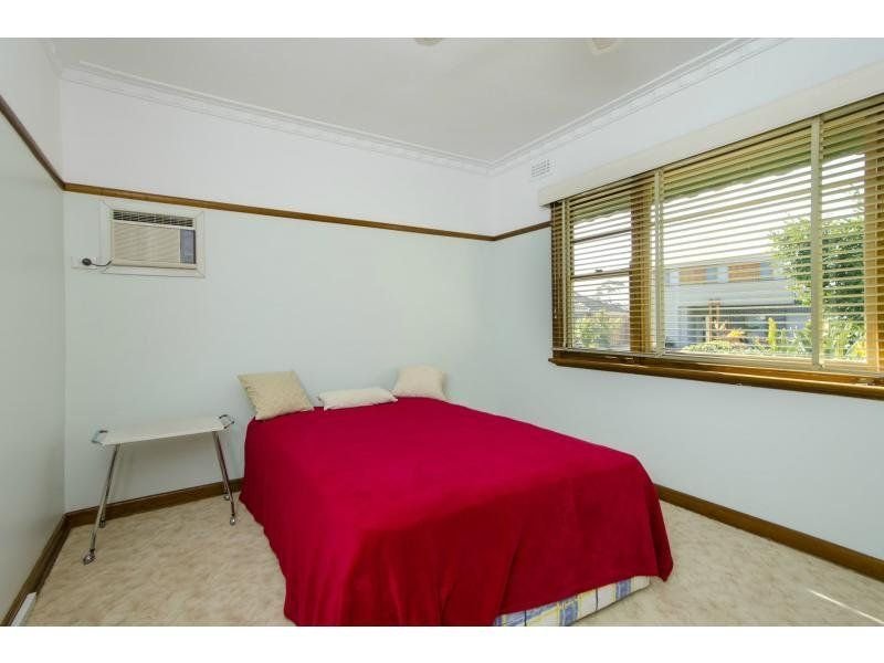 2 Bracken Grove, Altona image 5