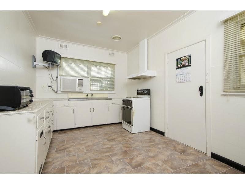 2 Bracken Grove, Altona image 6