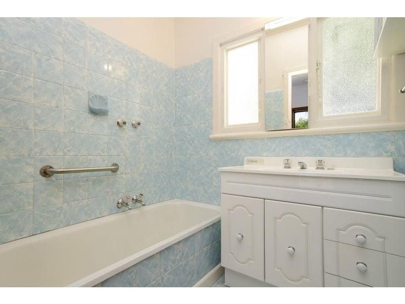 2 Bracken Grove, Altona image 7