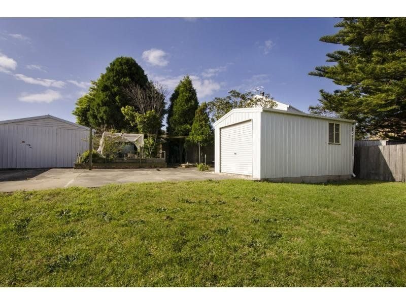 2 Bracken Grove, Altona image 8