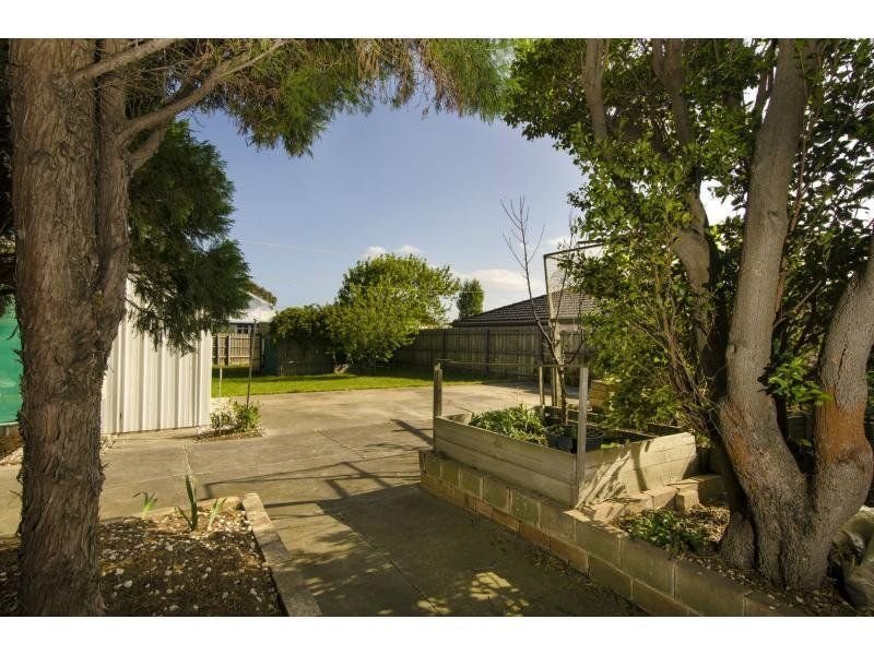 2 Bracken Grove, Altona image 9