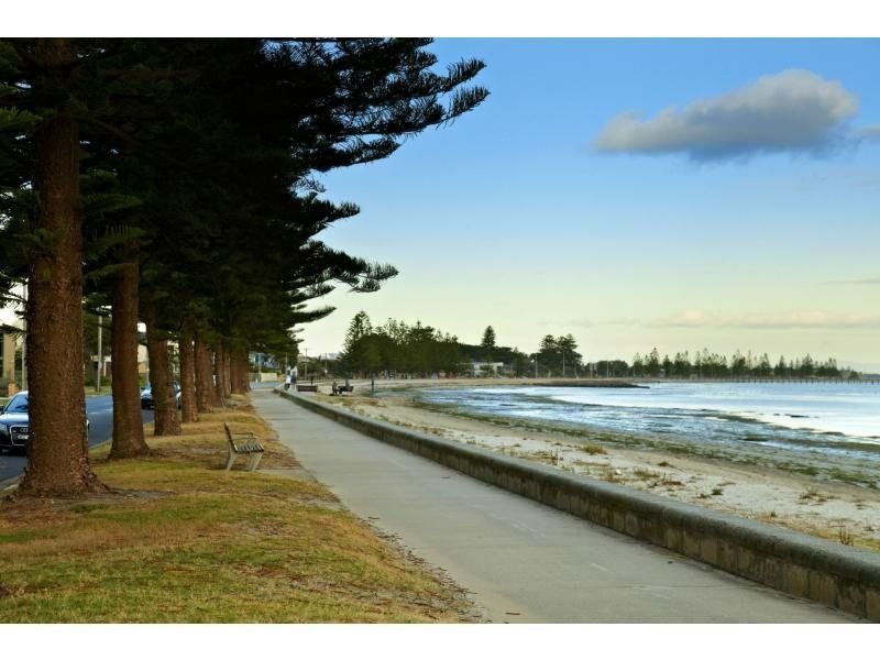 2 Bracken Grove, Altona image 12