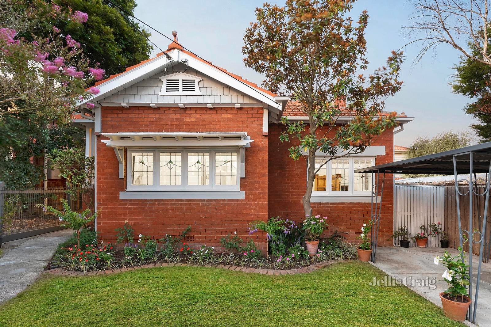 2 Brewster Street, Essendon image 1