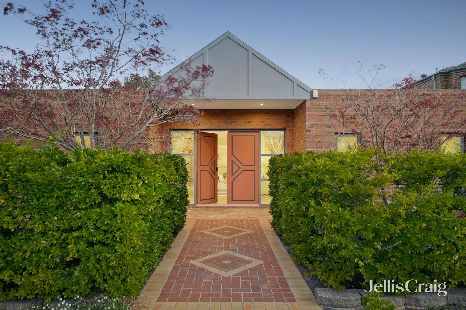 2 Briar Walk, Blackburn South image 1