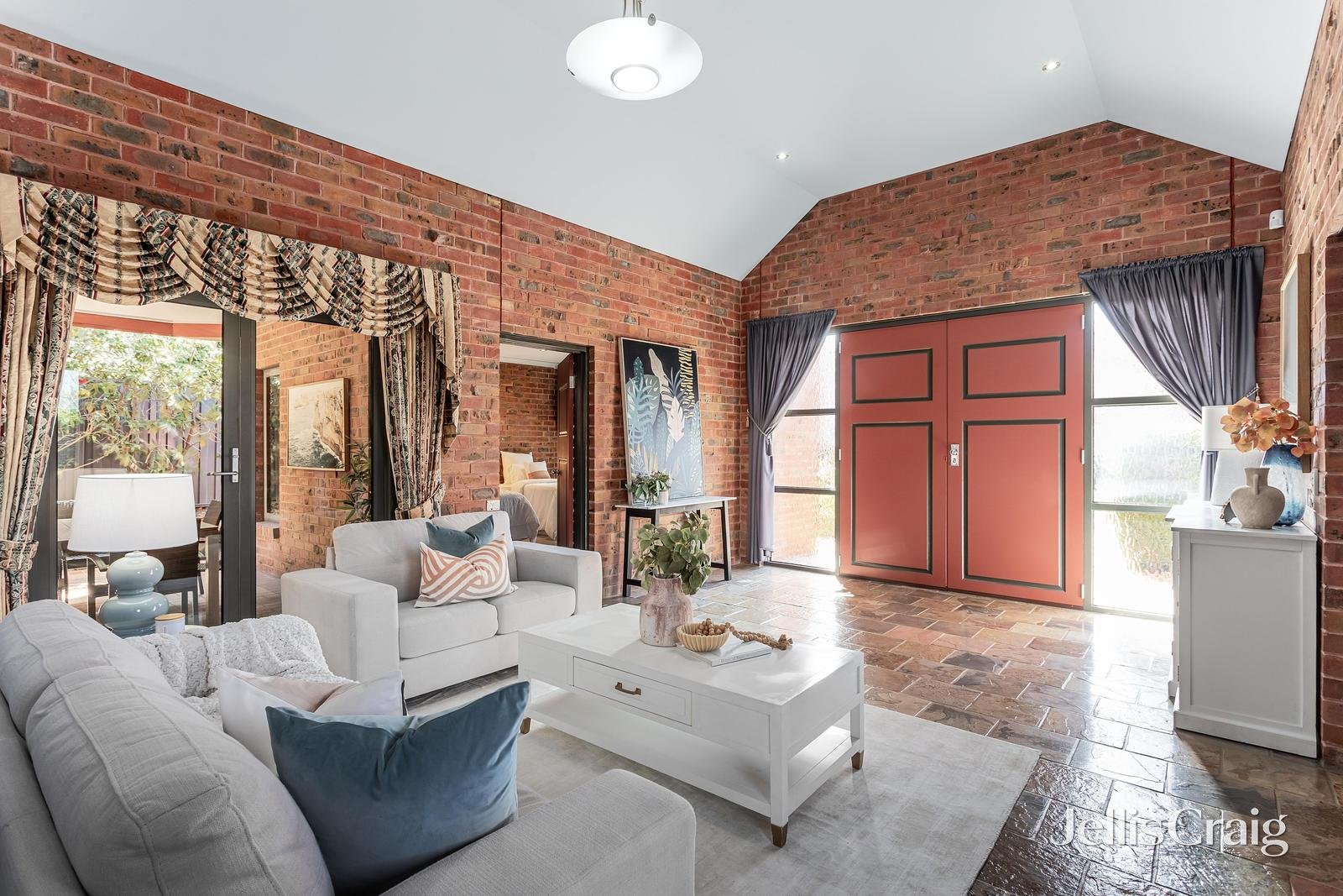 2 Briar Walk, Blackburn South image 3