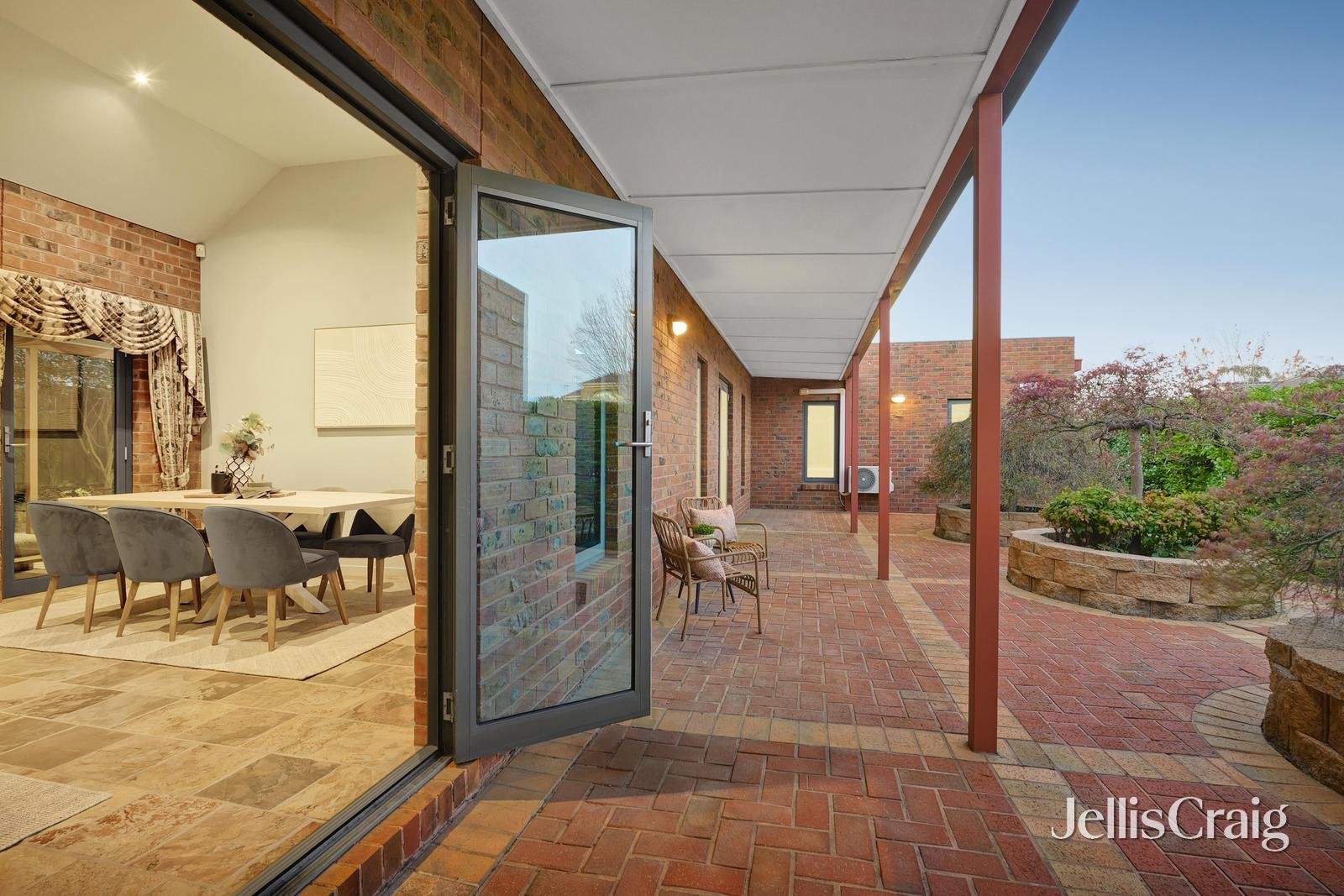 2 Briar Walk, Blackburn South image 16