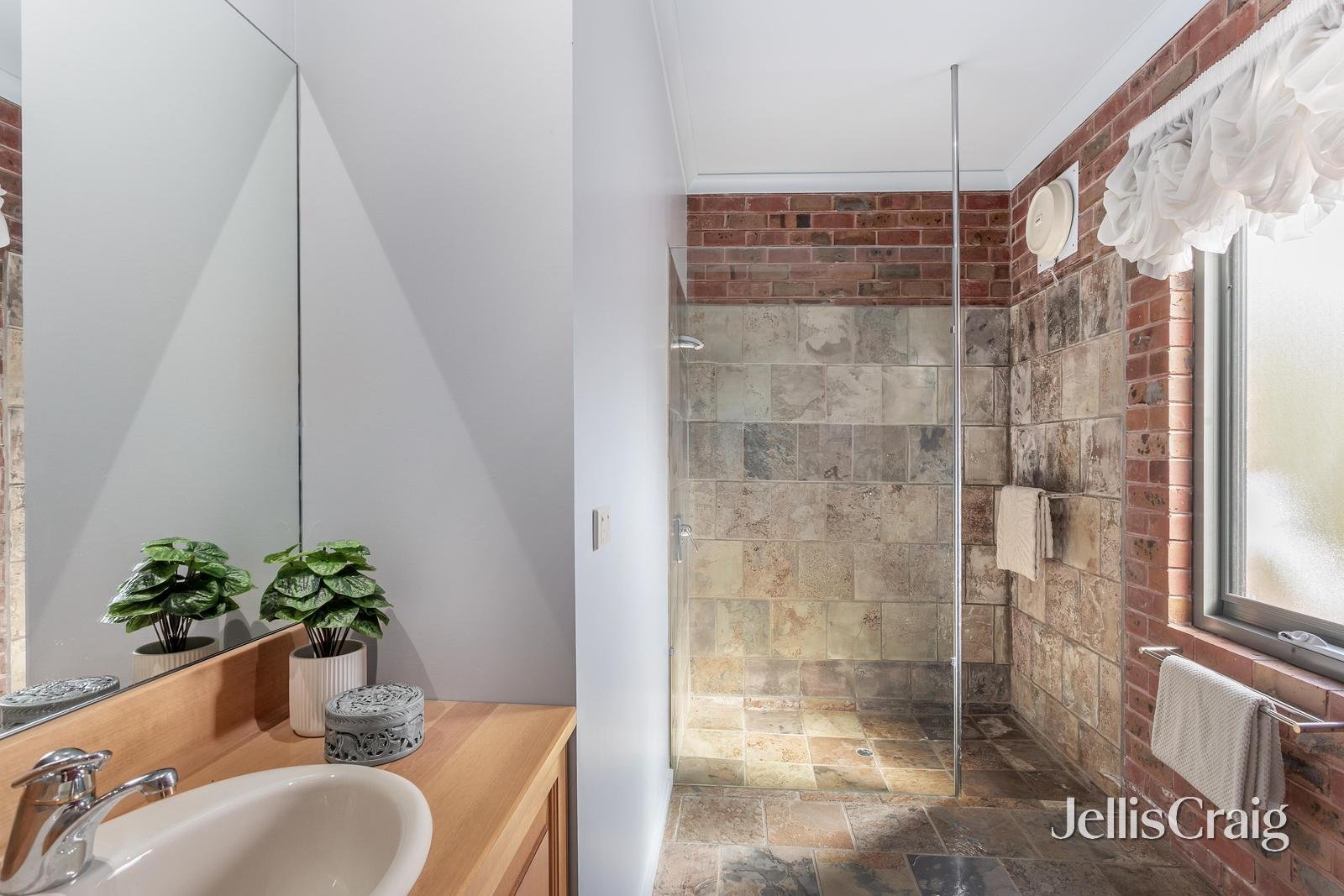 2 Briar Walk, Blackburn South image 17