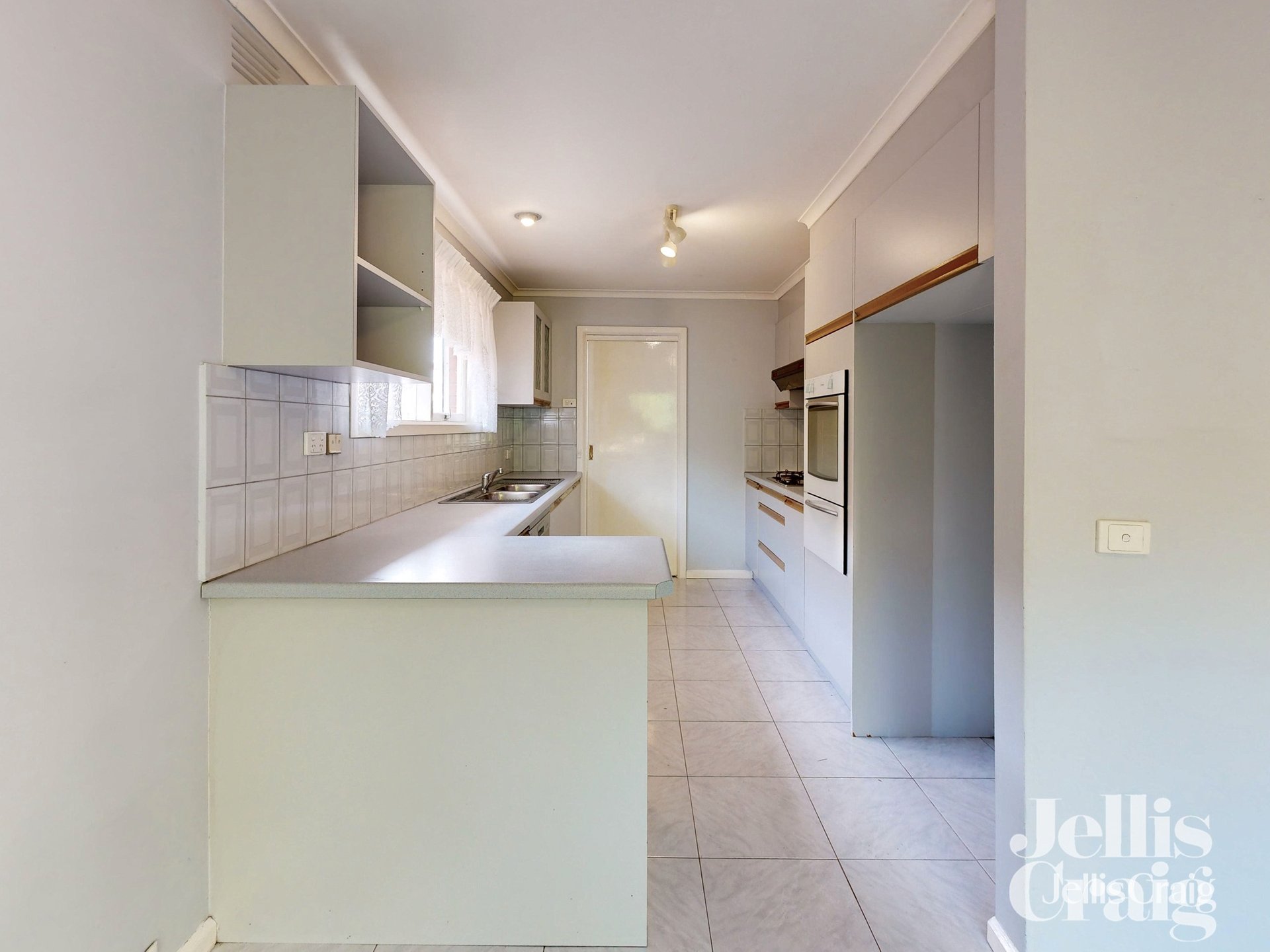 2 Brisbane Street, Strathmore image 3