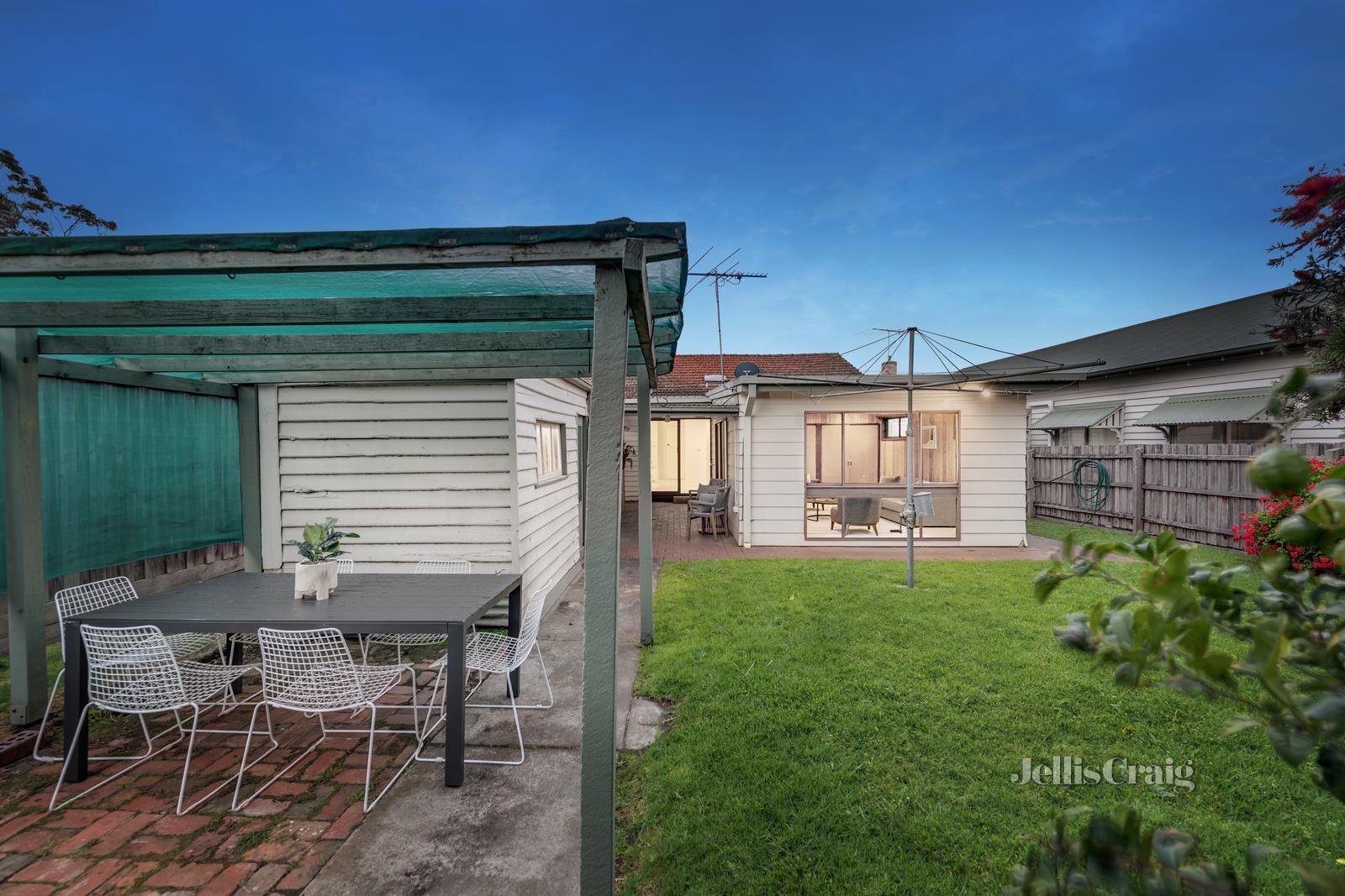 2 Brough Street, Mckinnon image 8