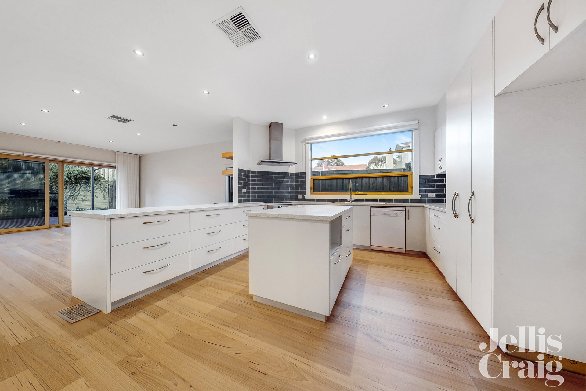 2 Bruce Street, Strathmore image 3
