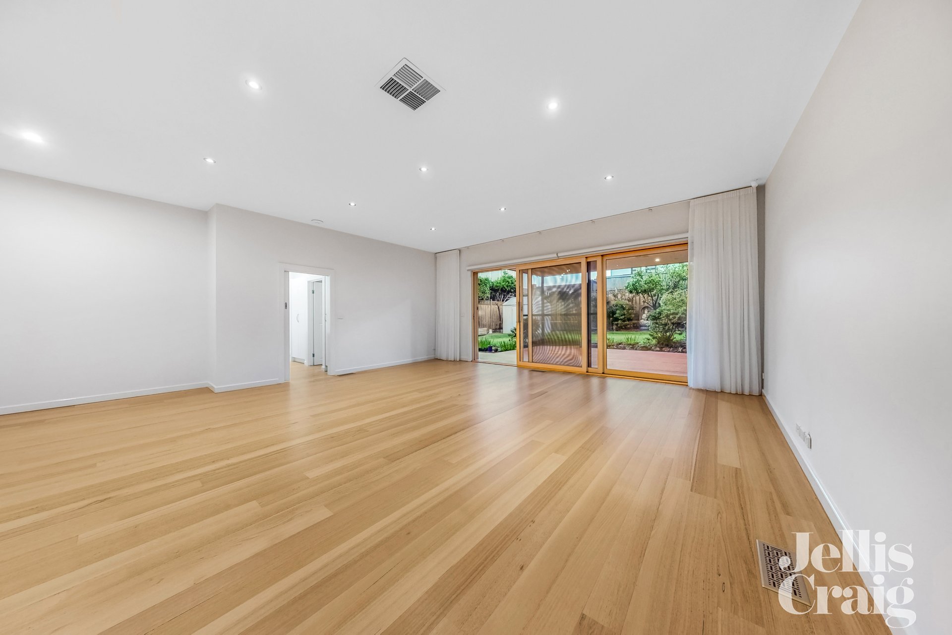2 Bruce Street, Strathmore image 6