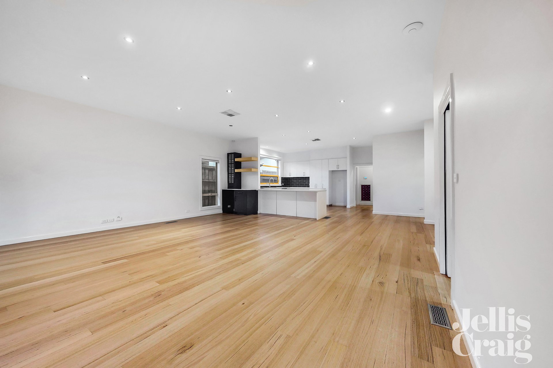 2 Bruce Street, Strathmore image 2