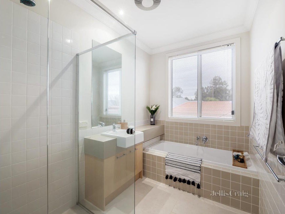 2 Burbidge Close, Burwood image 7