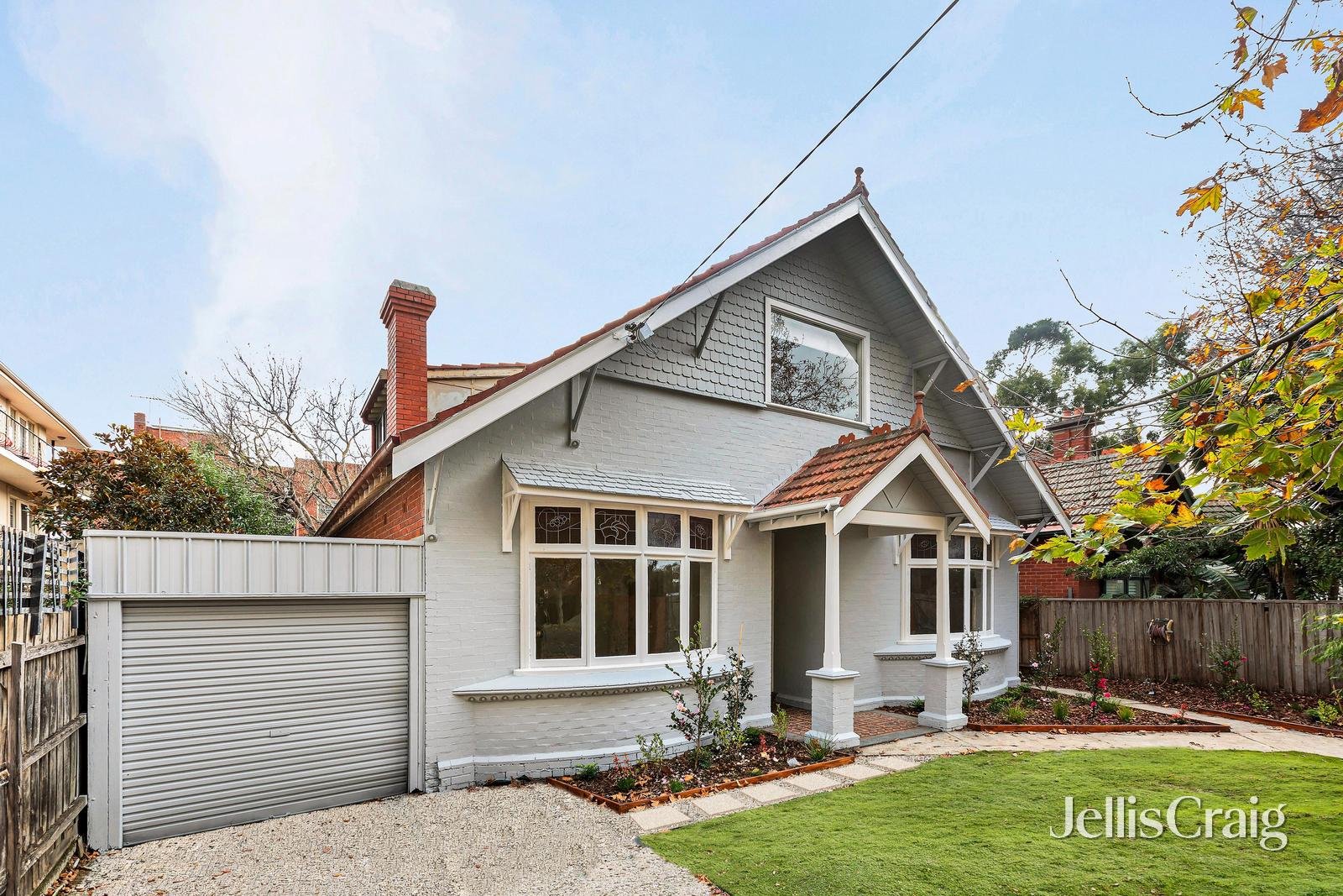 2 Burns Street, Elwood image 1