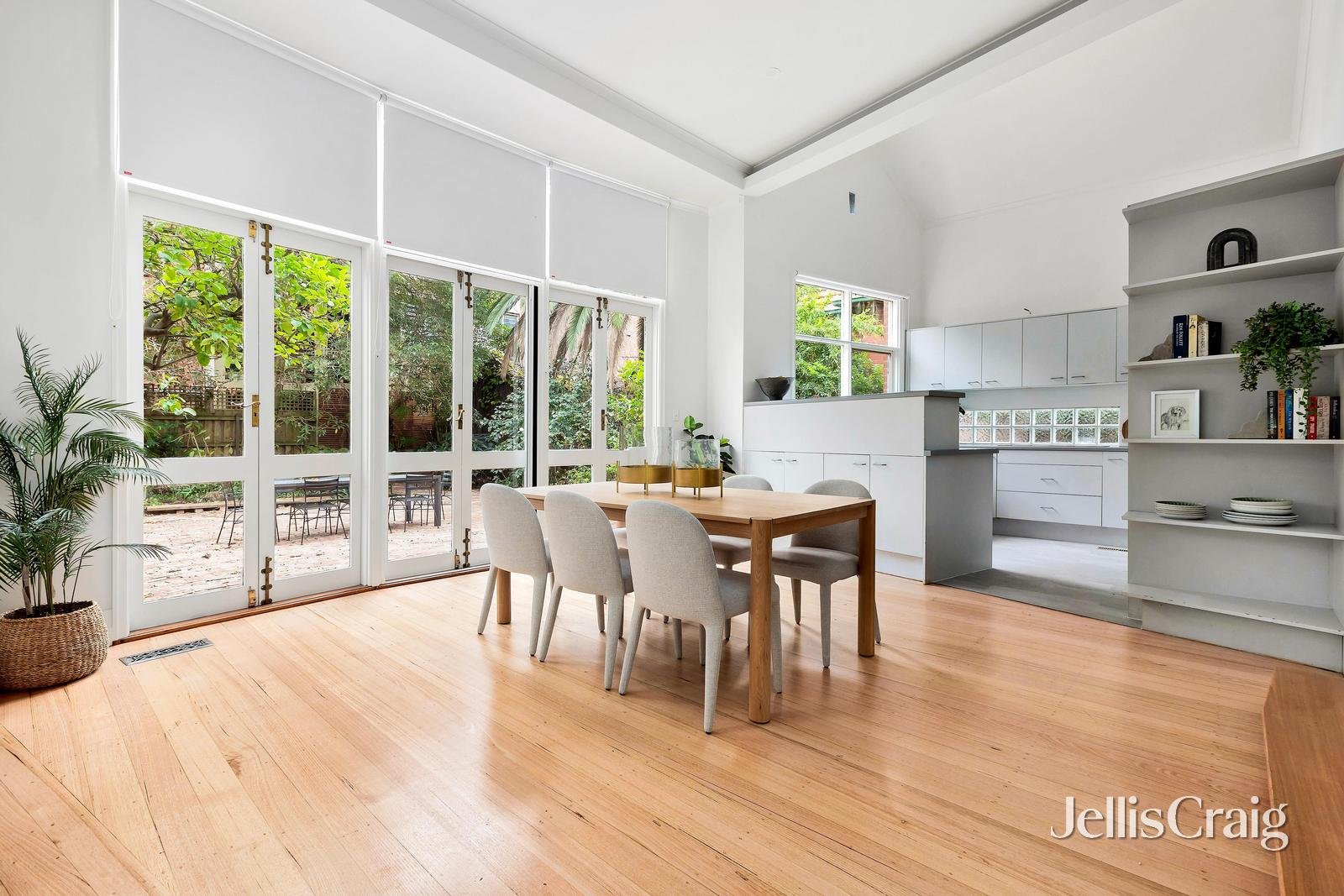 2 Burns Street, Elwood image 3