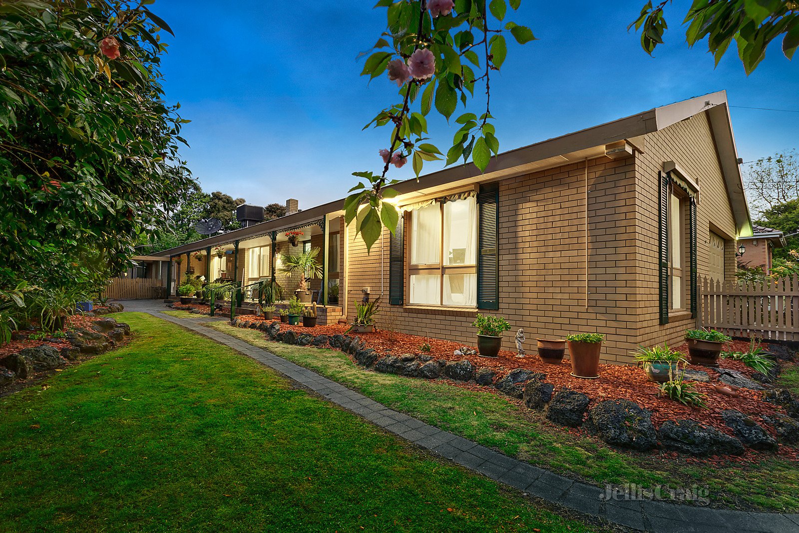 2 Burramine Road, Glen Waverley image 1