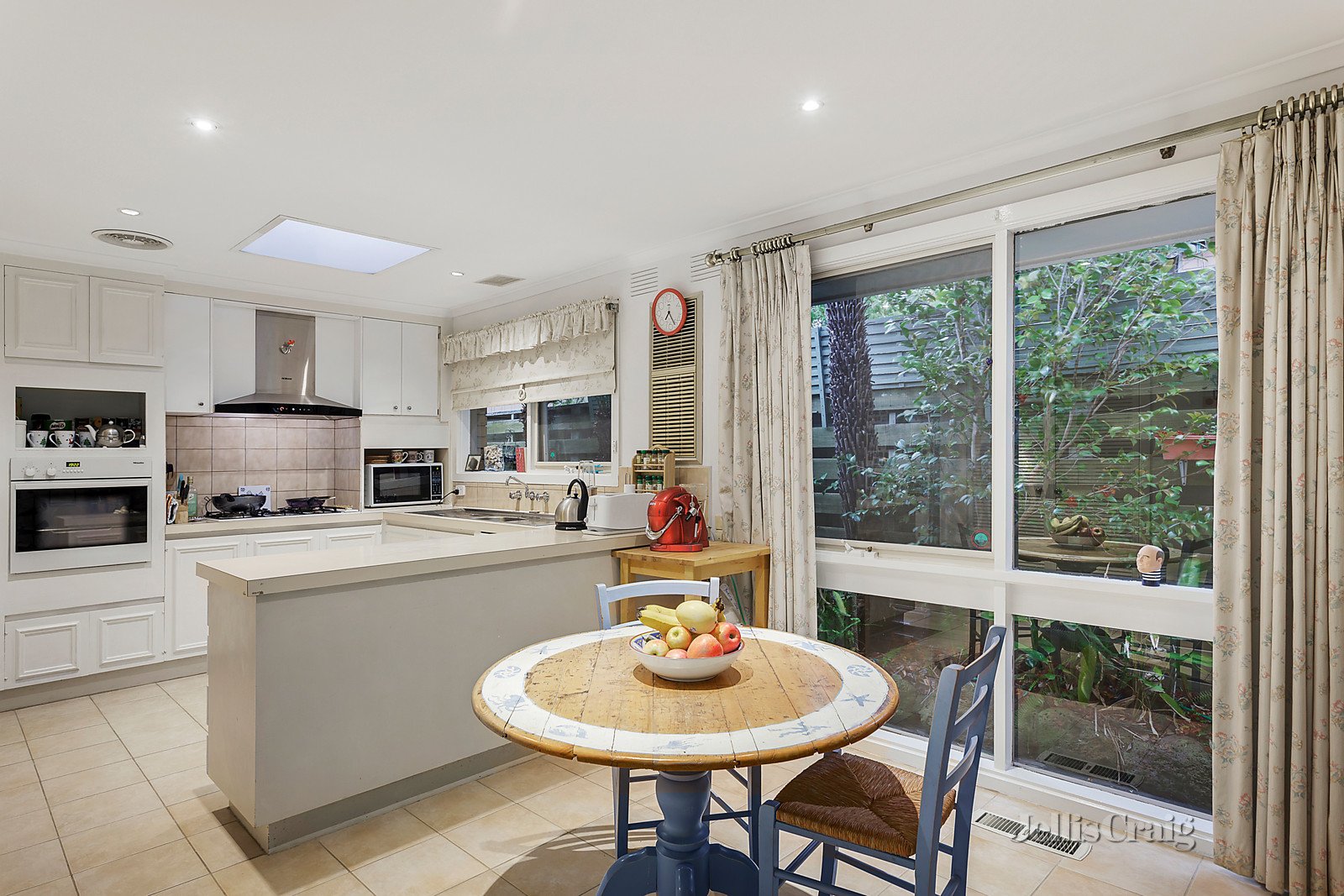 2 Burramine Road, Glen Waverley image 3