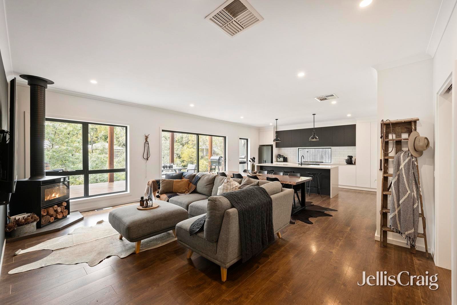 2 Bushland Grove, Lilydale image 2